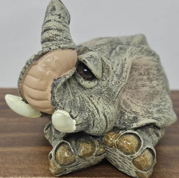 Vintage 1998 Sealmark Elephant figurine - Picture 2 of 8